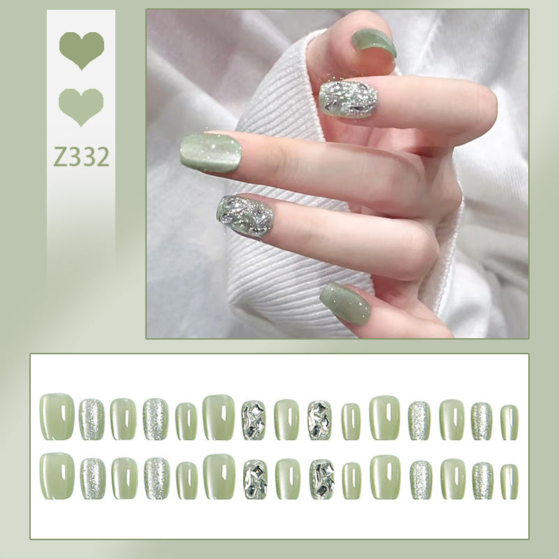 Kunstnagelset mit elegantem Glitter-Design und kreativen Effekten Karnz