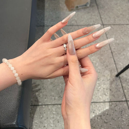 Glänzendes Press-On Nails Set Karnz