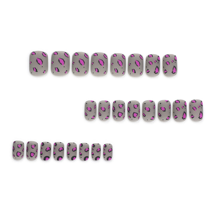 Künstliche Nagelkunst mit Leoparden-Muster Karnz