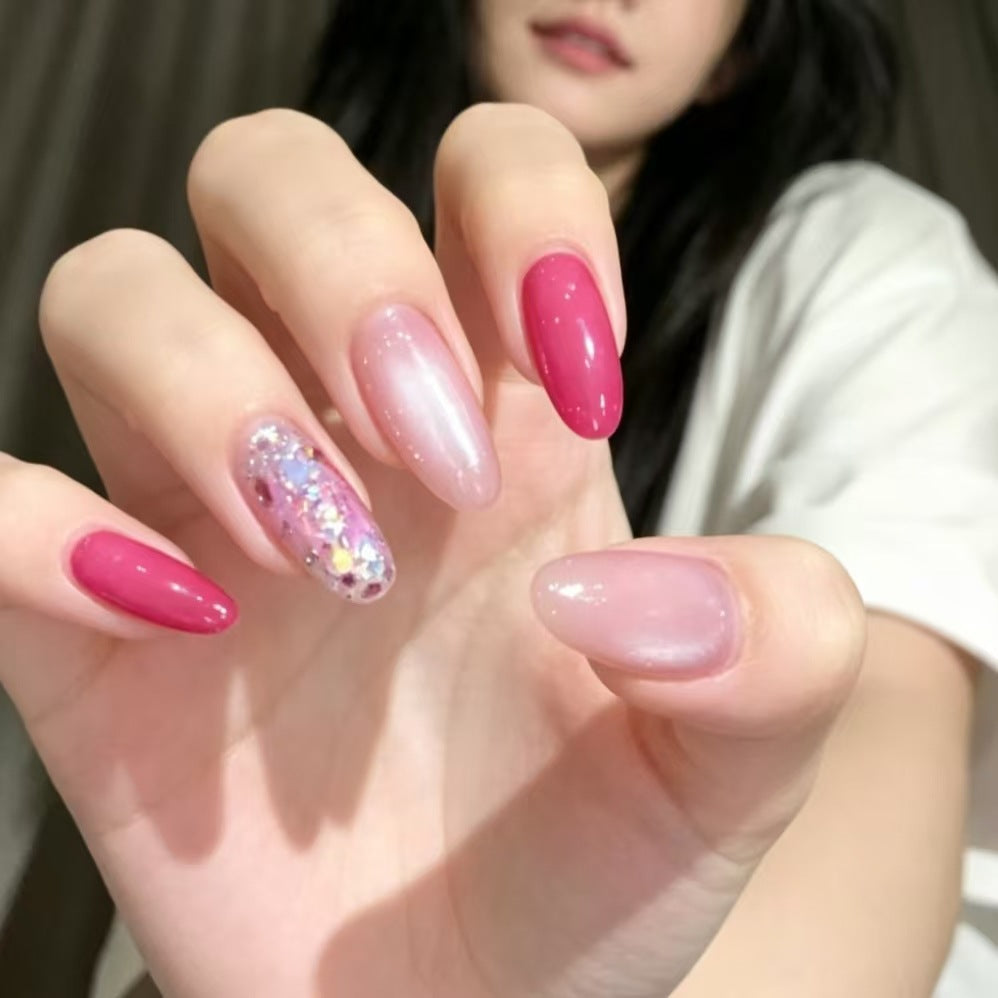 Glamouröse Gel-Nagelverlängerungen mit Strassakzenten