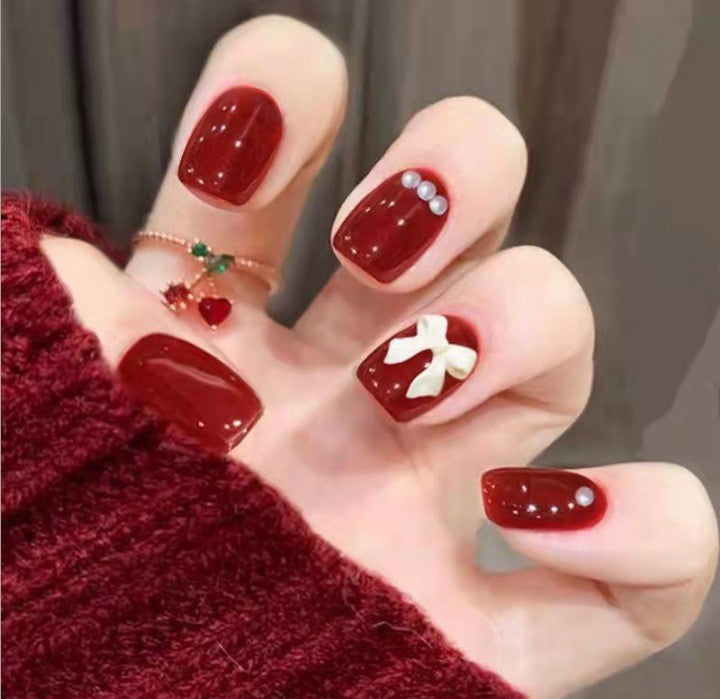 Kunstvolle Nagelset mit 3D-Blumen- und Schleifendetails Karnz