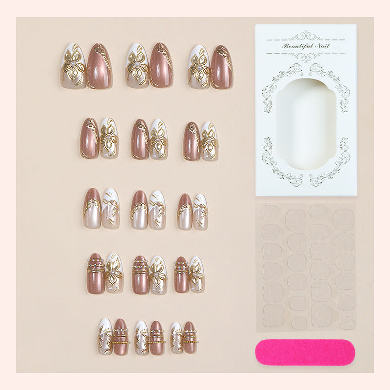 Künstlerisches Press-On Nagelkunst-Set mit eleganten floralen Akzenten Karnz