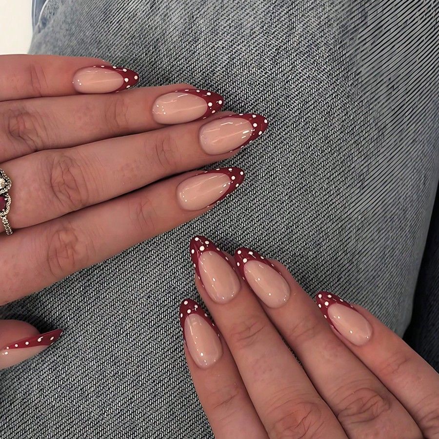 Dekorative French Tip Acrylnagelverzierungen Karnz
