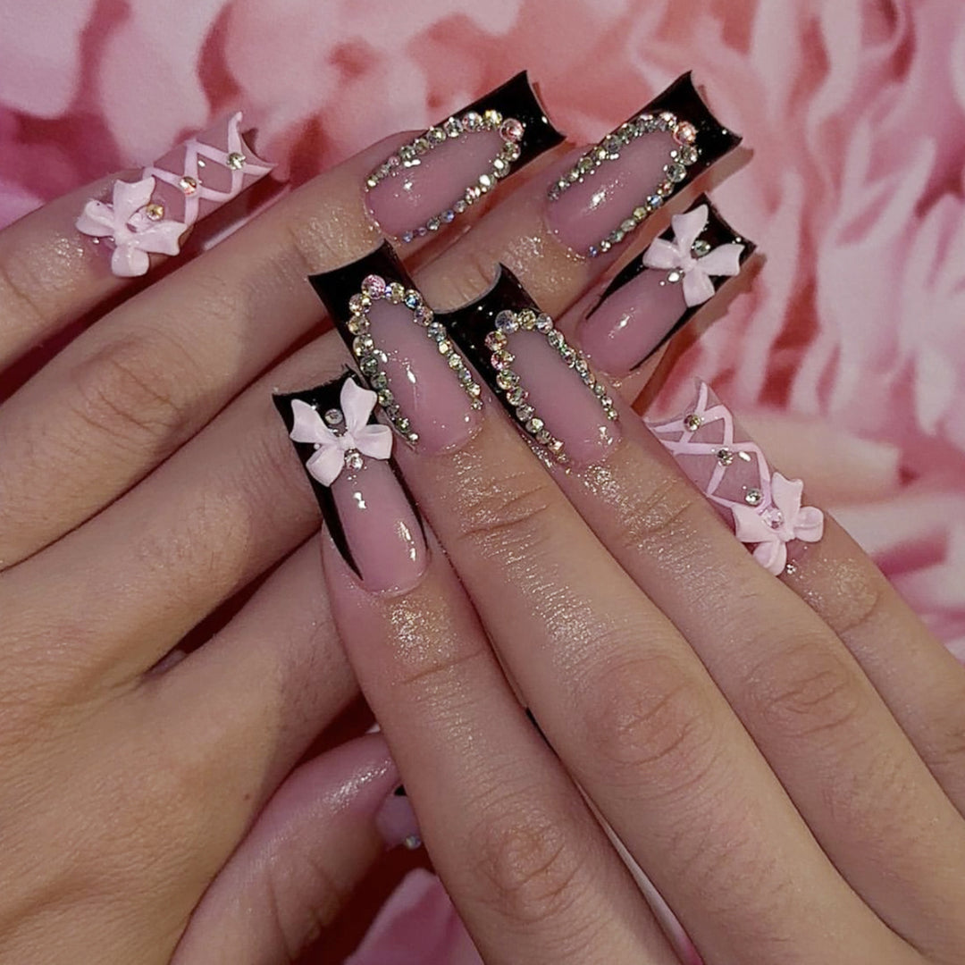 Dekoratives Langes Stiletto Nagelkunstdesign Karnz