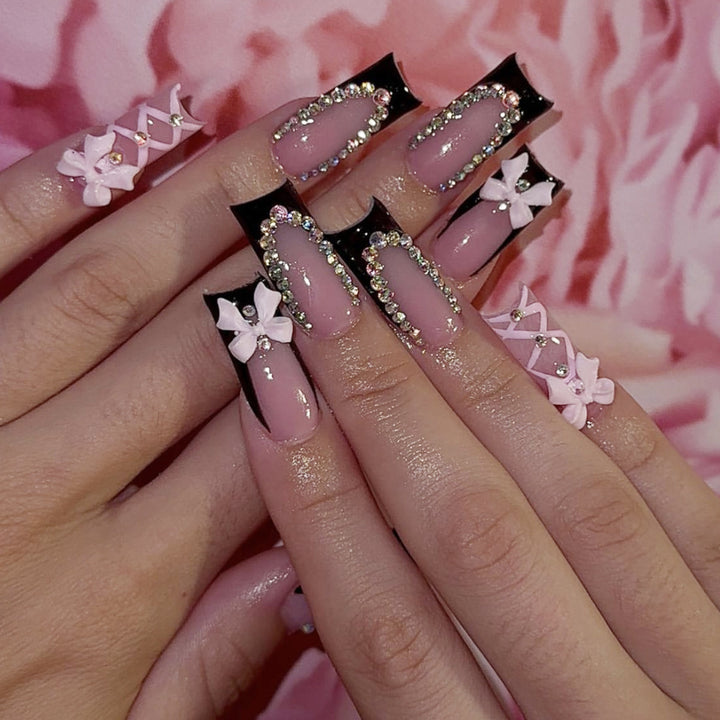 Dekoratives Langes Stiletto Nagelkunstdesign Karnz