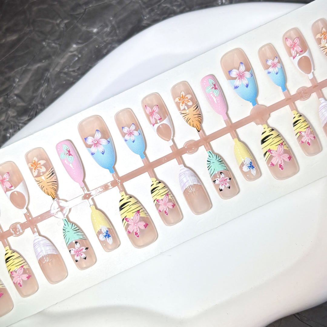 Dekoratives Blütenmotiv Nail Art Set zum Aufkleben