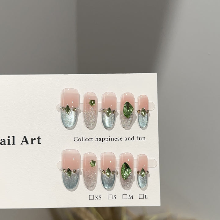 Luxuriöse mit Kristallen verzierte Press-On Nagelkunst