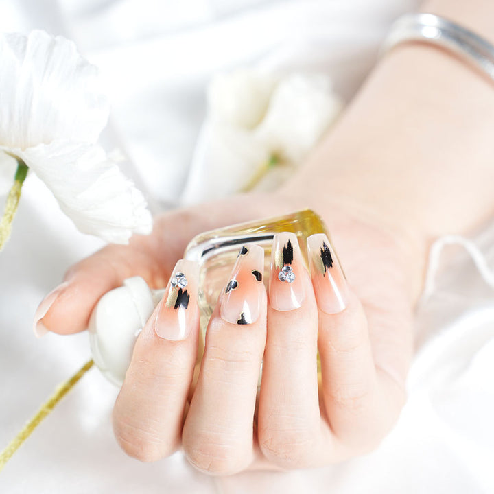 Künstlerisches herzverziertes Press-On-Nagelset Karnz