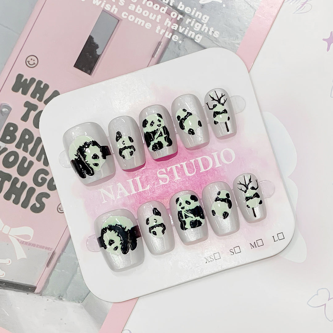 Künstliche Nagelspitzen mit Pandadesign Karnz