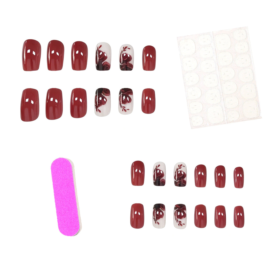 Detailliertes florales Nagelkunst-Set Karnz