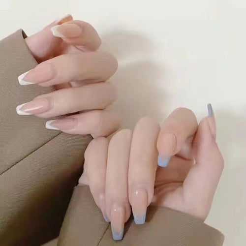 Kunstvolle French Nail Art Karnz