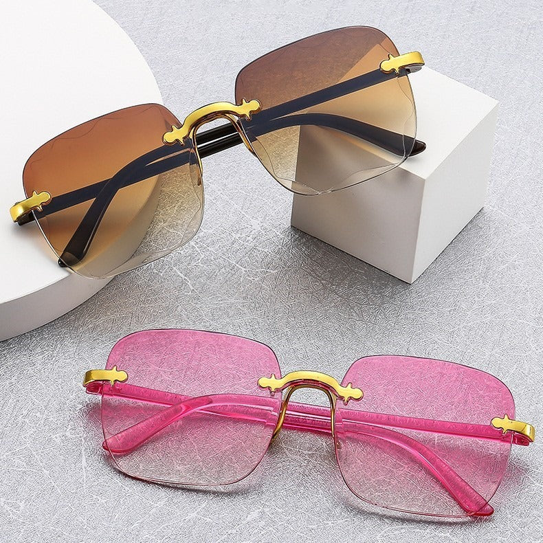 Damen oversized Sonnenbrille mit einzigartigen Designelementen Karnz