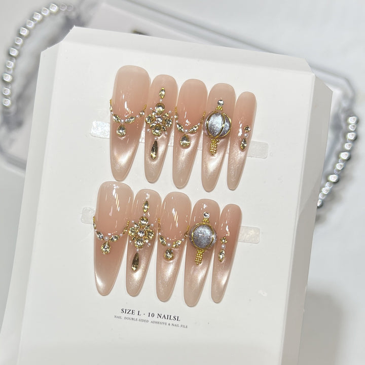 Dekoratives Stiletto Press-On Nagelset mit eleganten Schmucksteinverzierungen Karnz