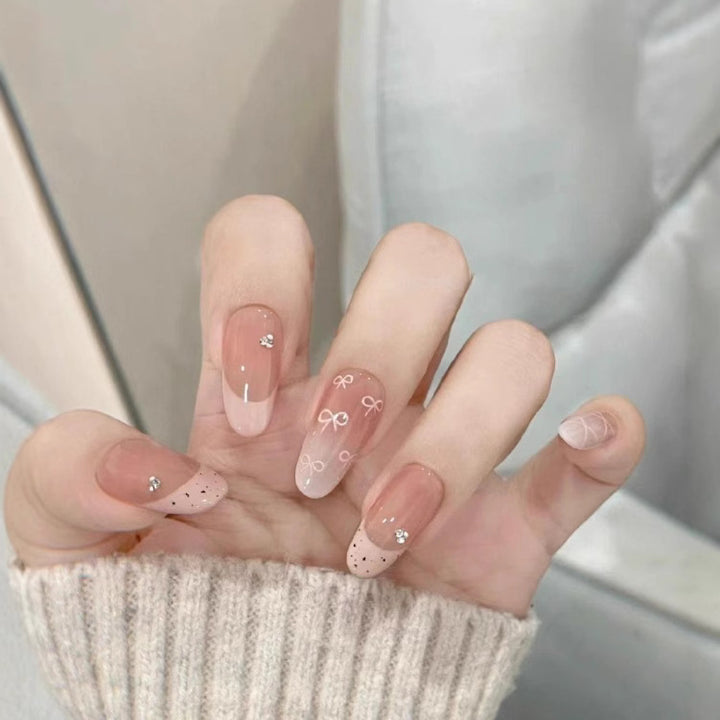Dekorative Glitzer French Tip Nagelverzierungen Karnz
