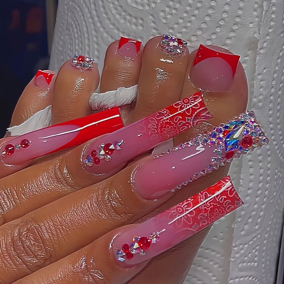 Dekorative Glam Nagelkunst Karnz