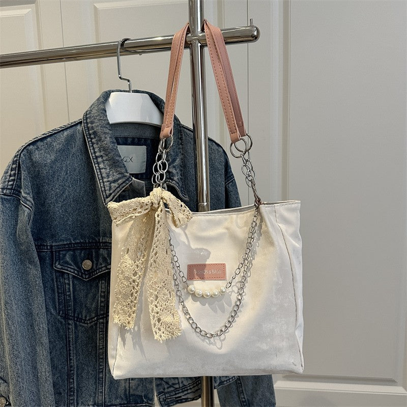 Elegante Handtasche mit Ketten-Detail