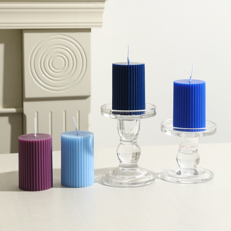 Ribbed Säulenpfeilerkerze mit Glasständerhalter