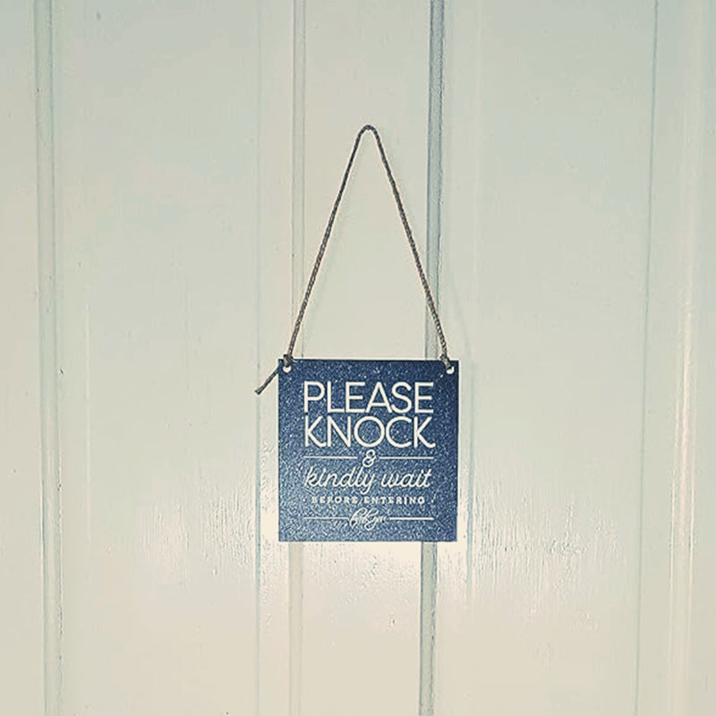 Zweiseitiges hängendes Türschild