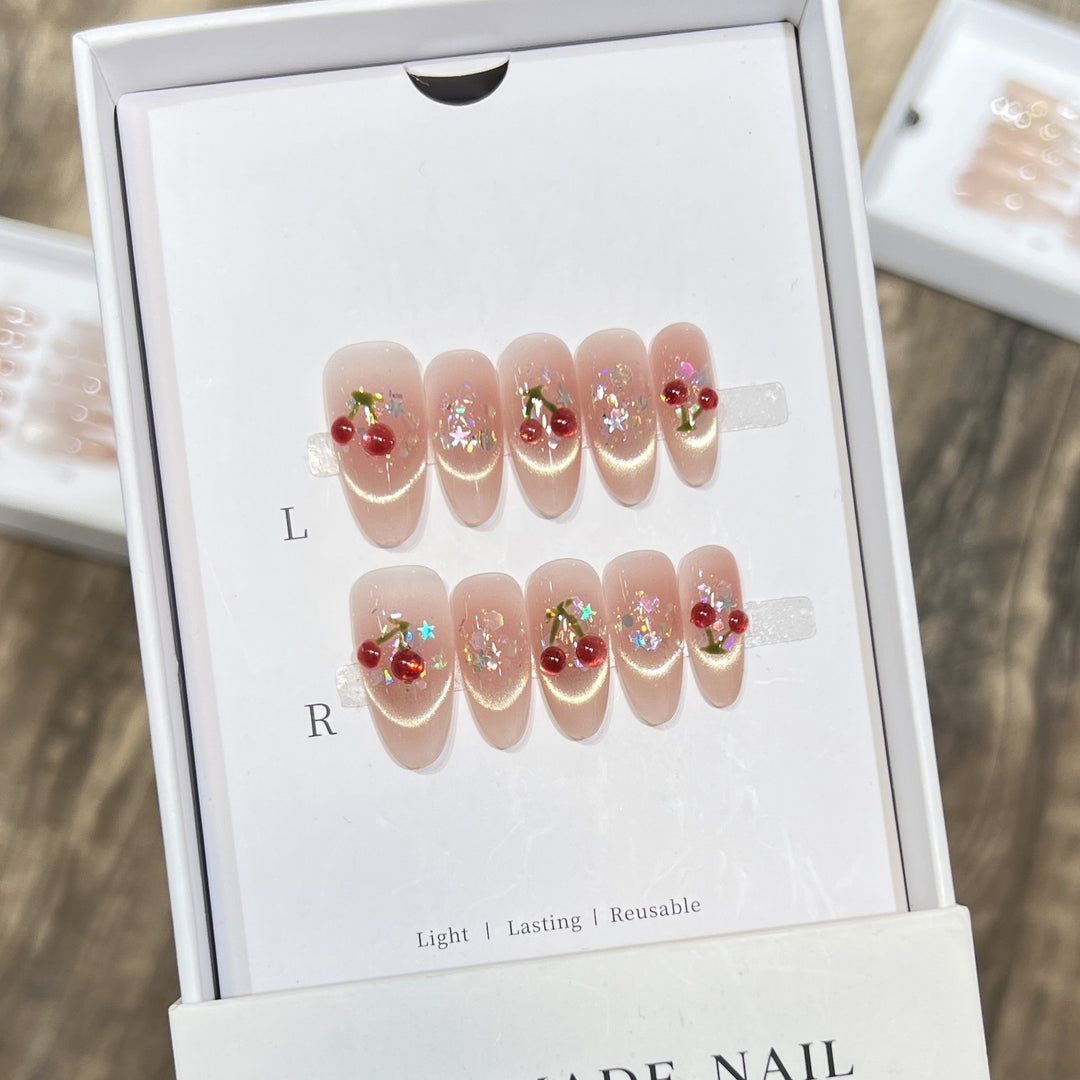 Handgefertigtes Kirsche-Prägung Press-On Nail Set Karnz