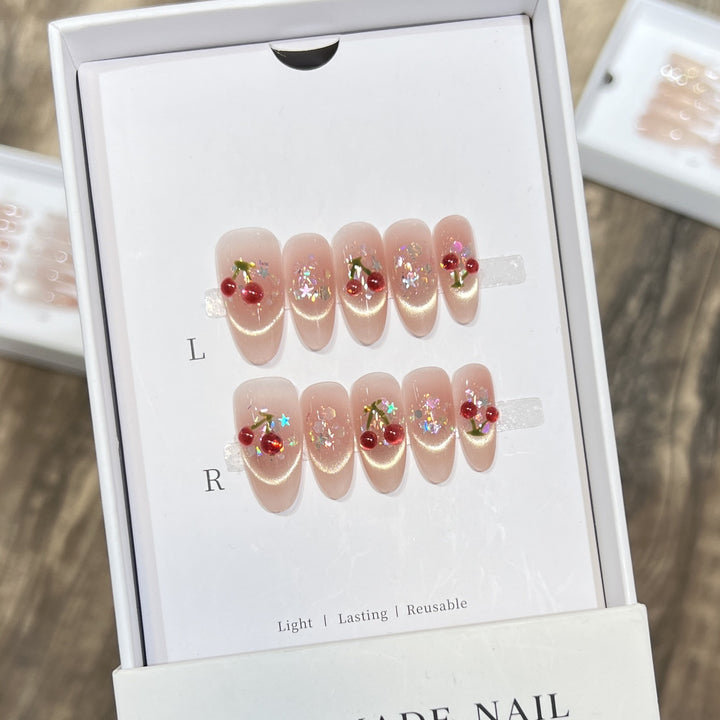 Handgefertigtes Kirsche-Prägung Press-On Nail Set Karnz