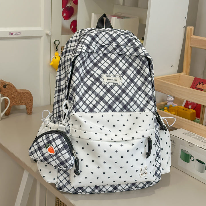 Stylische Karomuster-Rucksack mit lustigen dekorativen Akzenten Karnz