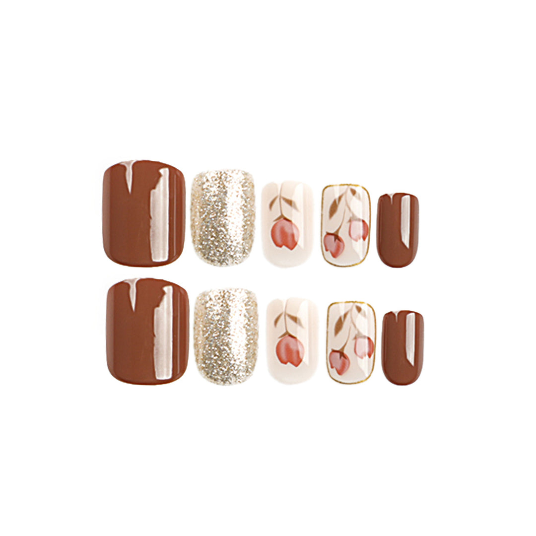 Künstliche Nail Art mit buntem Blumenmotiv und Glitzerakzenten Karnz