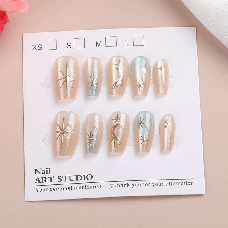 Künstlerisches Press-On-Nageldesign Karnz
