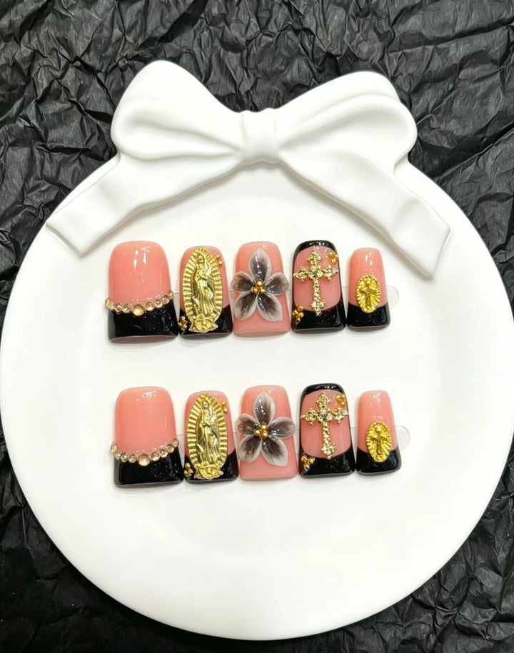 Dekoratives Press-On Nail Art Set mit floralen und Insektenakzenten