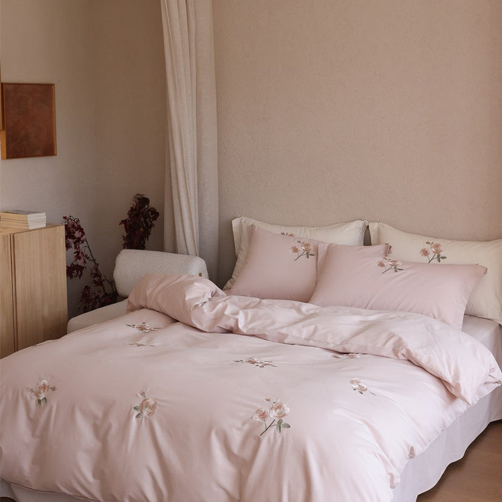 Elegante Baumwollsatin-Bettbezuggarnitur mit Rosenstickerei und Wendeoptik
