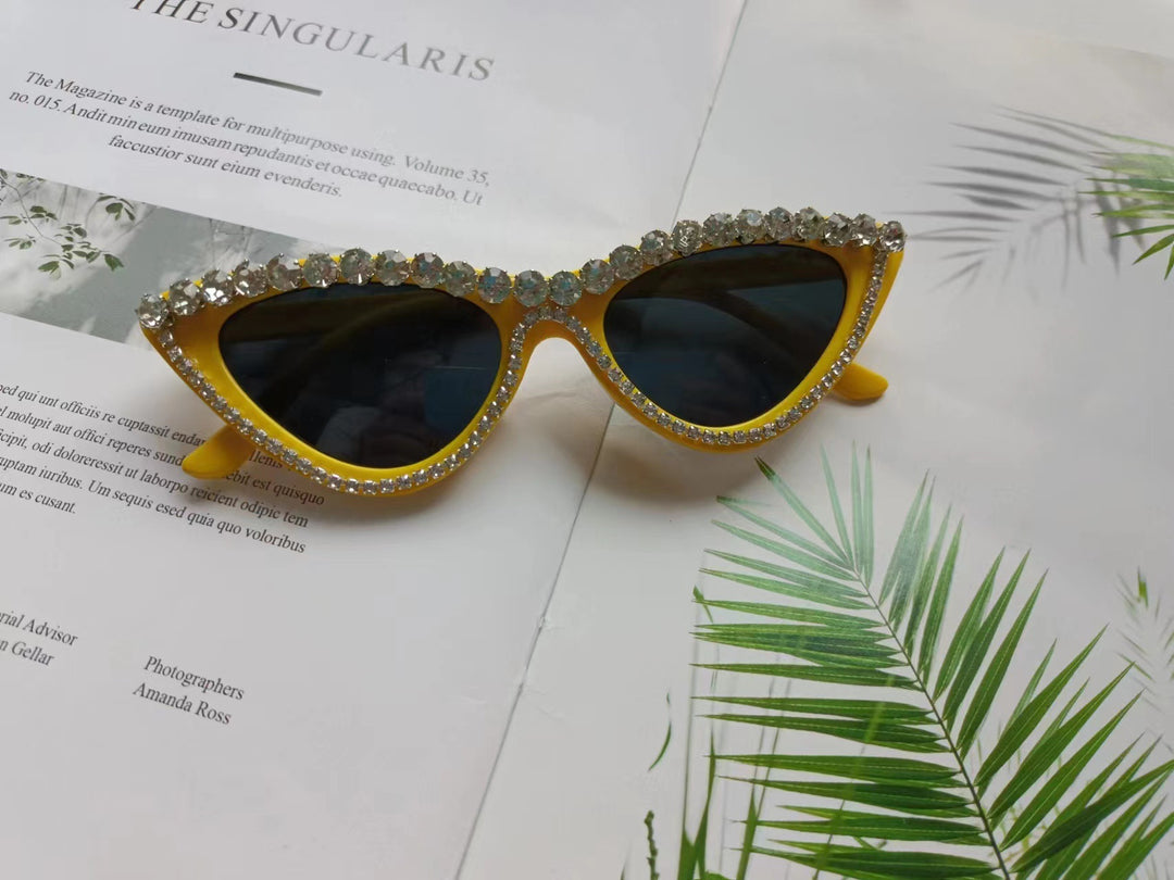 Damen Glamouröse Katzenaugen Sonnenbrille mit Strassbesatz Karnz