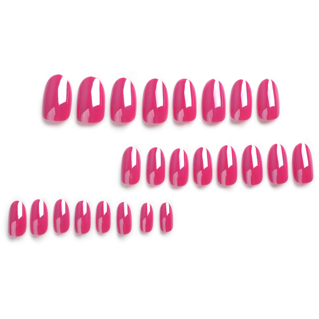 Kunstvolle Nagelkunst im trendigen Design Karnz