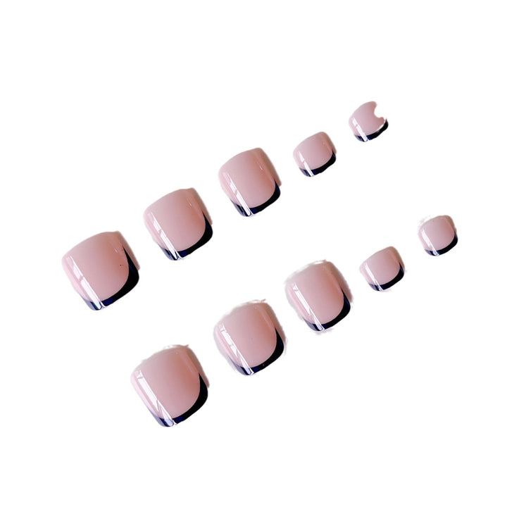 Kunstnagelset mit eleganten Spitzen- und Ombre-Effekten Karnz
