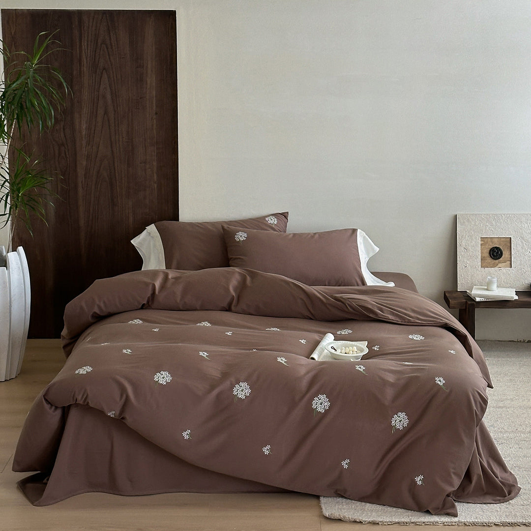 Luxuriöses Satin-Baumwoll-Bettwäscheset mit zarter Blumenstickerei