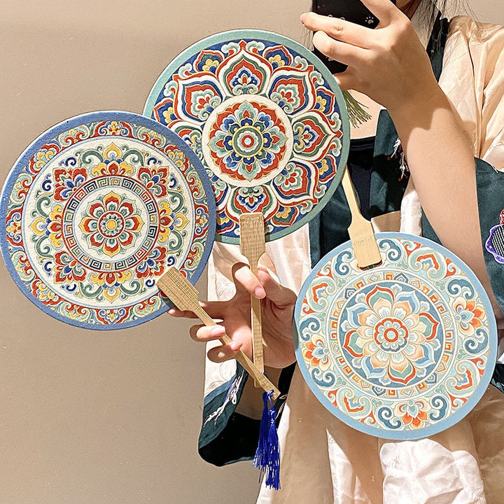 Handgefertigter Fächer mit Kunstvollem Motiv Karnz