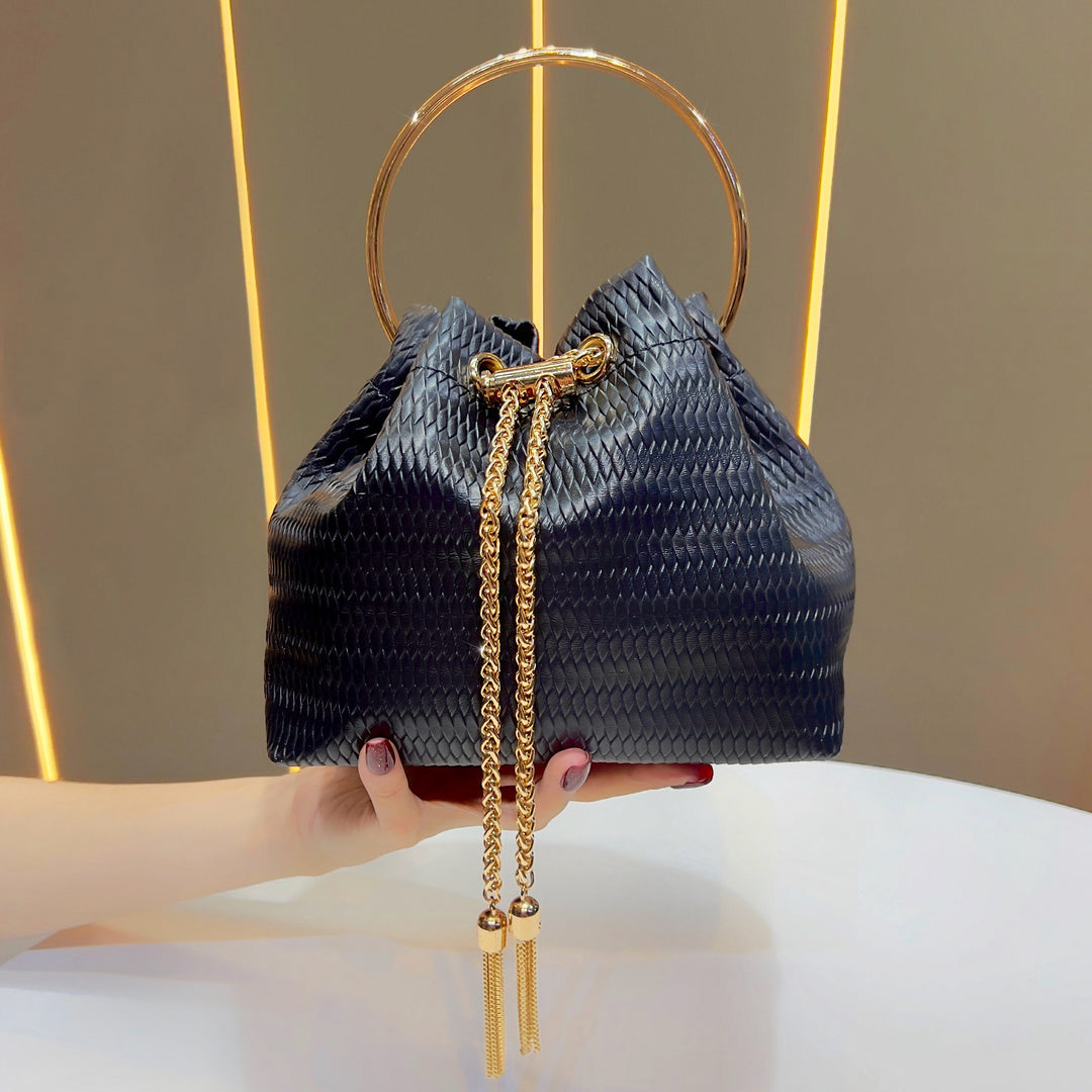 Dekorative Abendtasche mit Ringgriffen