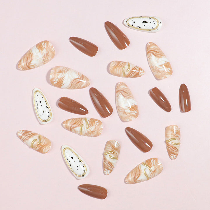Elegante Ombre Press-On Nagelspitzen mit metallischen Akzenten Karnz