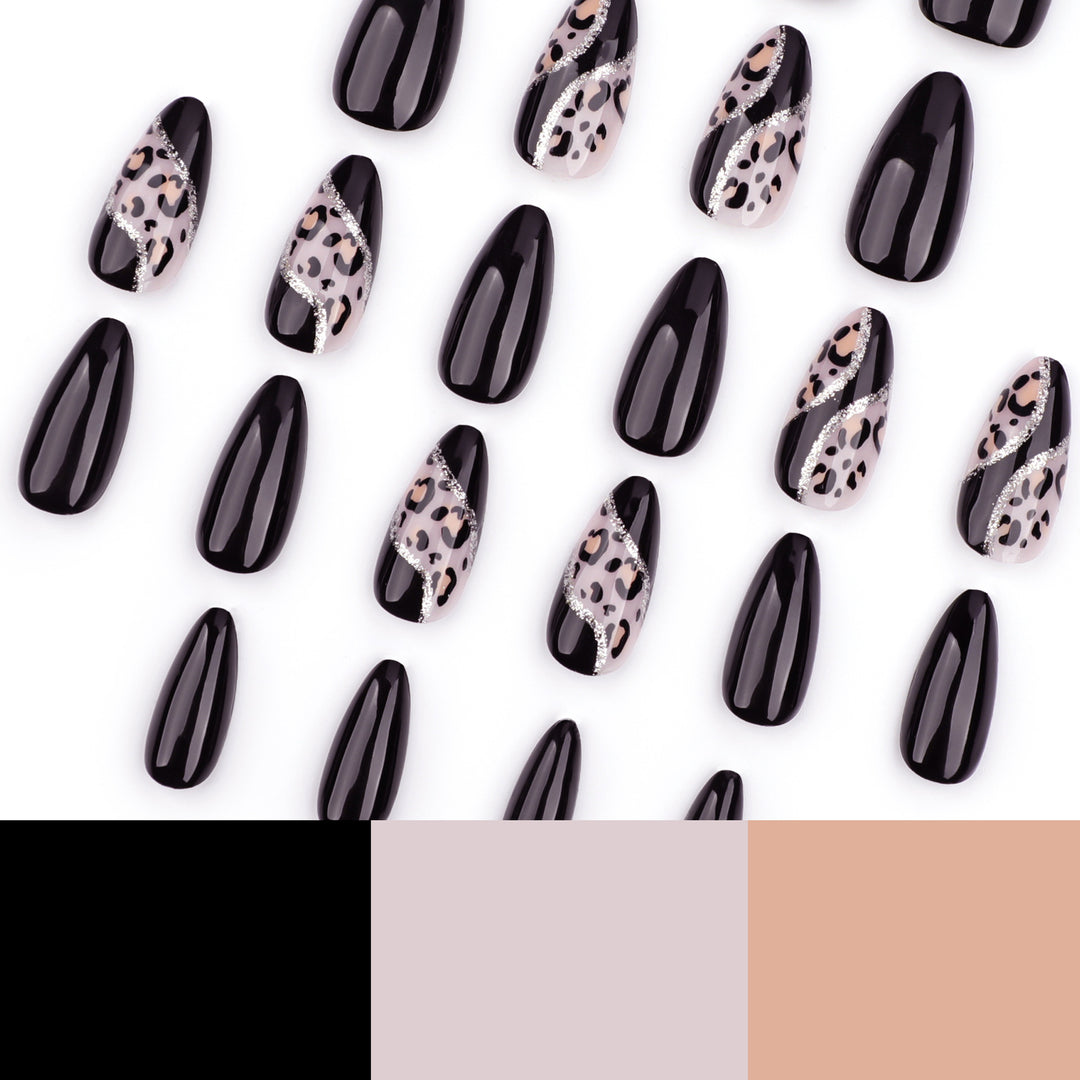 Kunstvolle Stiletto-Nägel mit leopardischem Design und Glitzereffekten Karnz