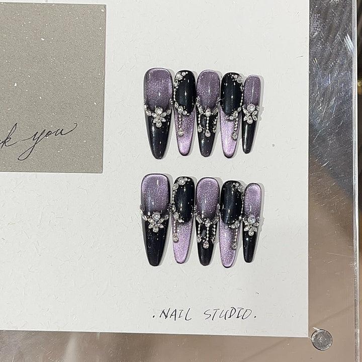 Glamouröse dekorative Nagelkunst Karnz