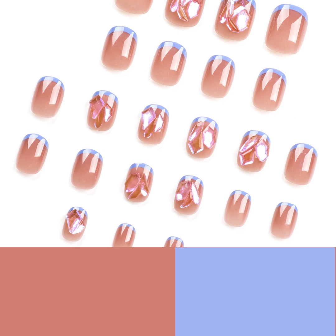 Nagelkunst mit Glitzer- und 3D-Design Karnz