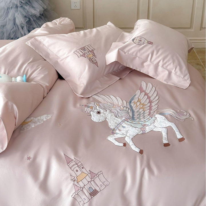 Fantasy Satin Bettbezug Set mit gestickten Pegasus und Schloss Motiven