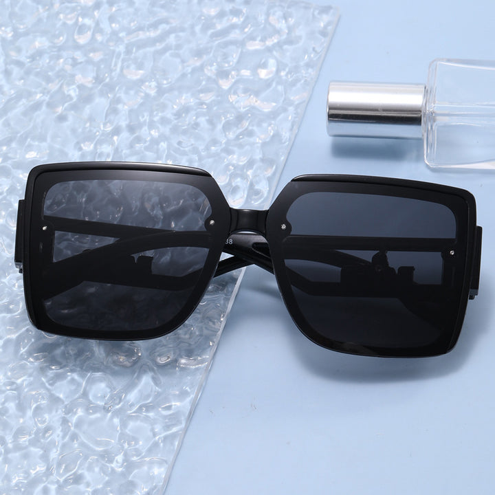 Damen quadratische Designer-Sonnenbrille mit eleganten Verzierungen Karnz