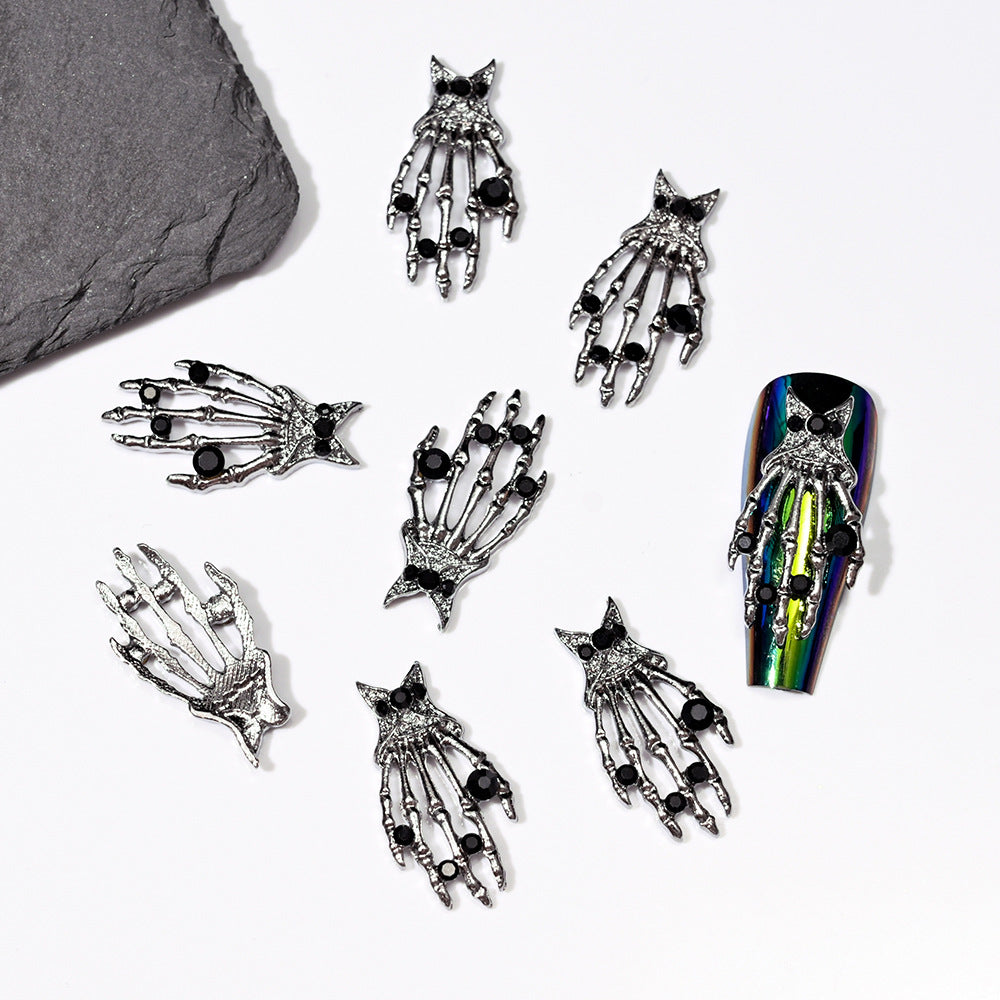Kreuzförmige Nagelkunst-Verzierungen