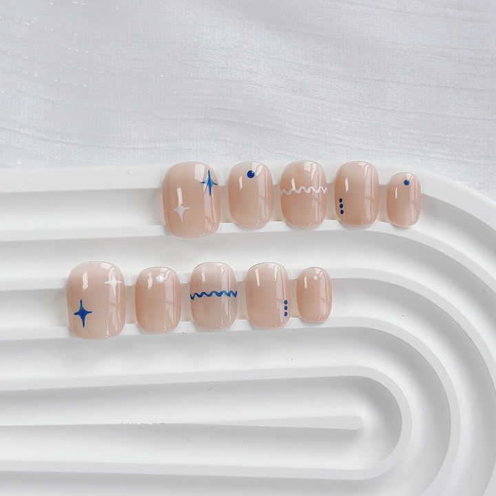 Künstlerisches Press-On Nagelset mit geometrischen Designs