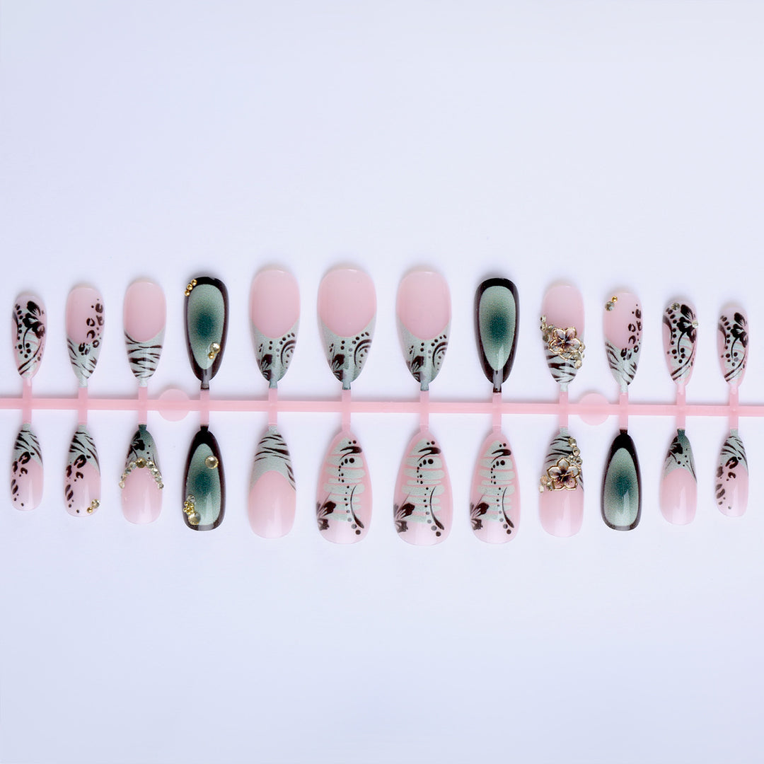Kunstvolle Stiletto Fingernägel mit Floralen und Geometrischen Verzierungen Karnz