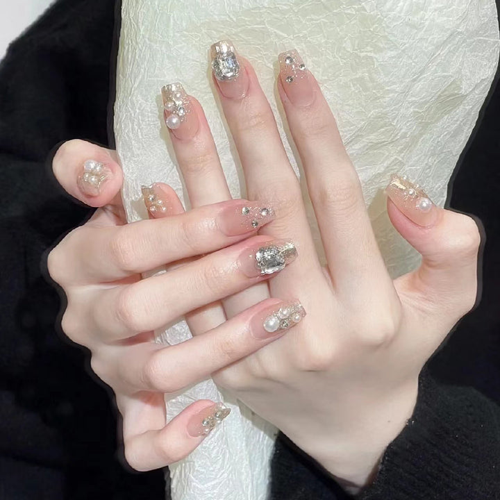 Glamouröses mit Edelsteinen verziertes Nail Art Set Karnz