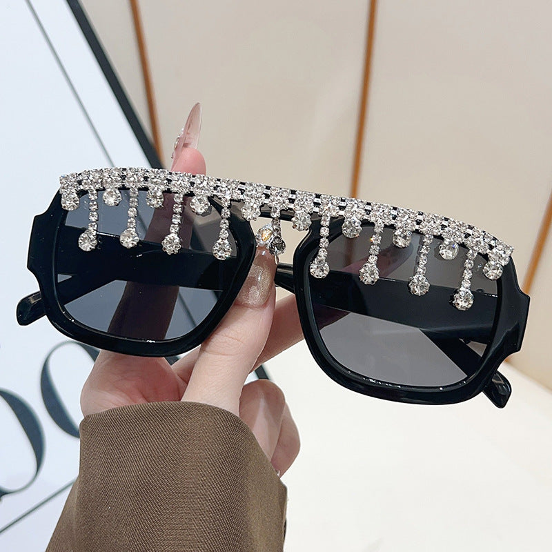 Glamouröse kristallverzierte Sonnenbrille Karnz