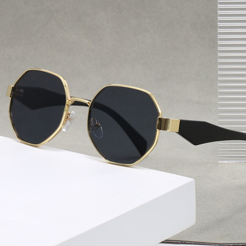 Damen modische Sonnenbrille mit hochwertigem rechteckigem Rahmen und UV-Schutz Karnz