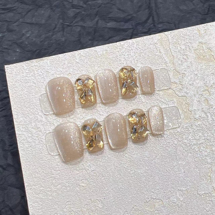 Premium Dekorative Press-On Nagelset mit schimmernden Edelsteinakzenten Karnz