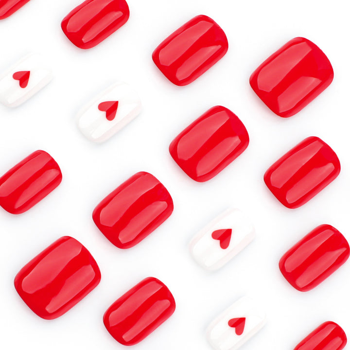 Herzverziertes Premium Press-On Nagelset Karnz