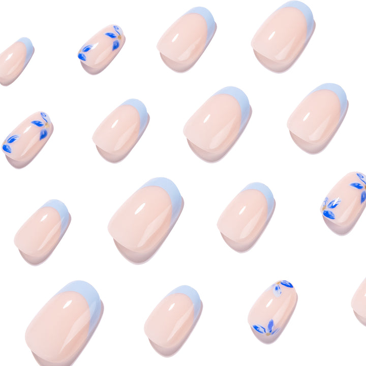 Kunstvolle Acryl-Nägel mit elegantem Blüten-Design Karnz